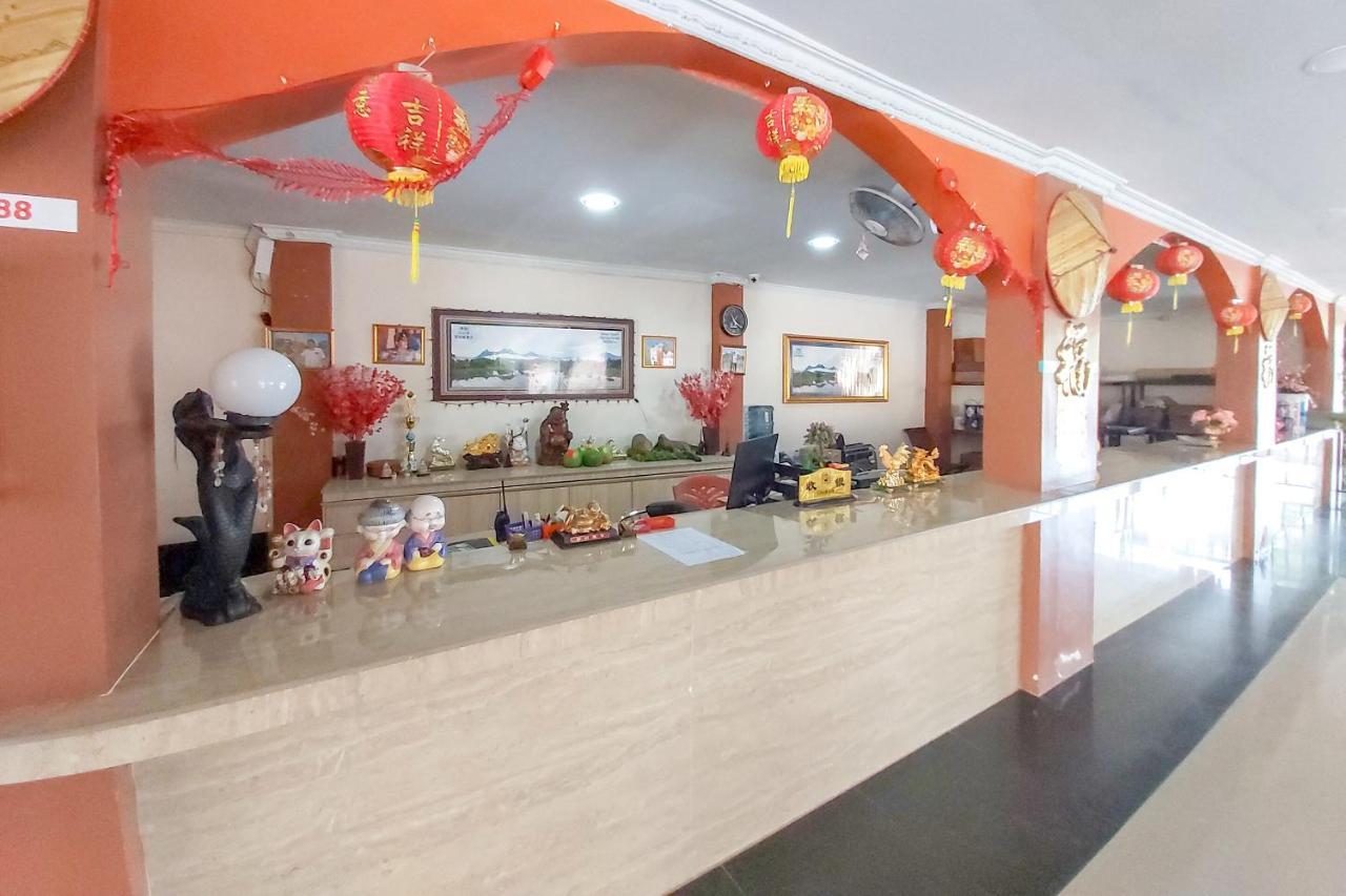 Oyo 3196 Hotel Taman Cinta Singkawang Exterior photo